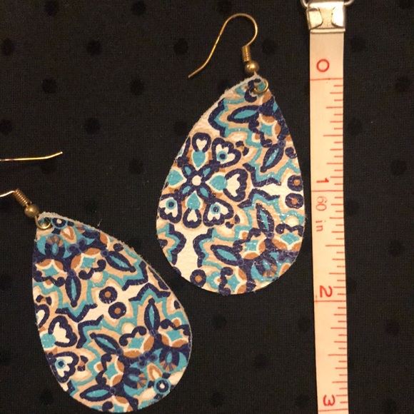 2” Leather teardrop earrings - Picture 2 of 2